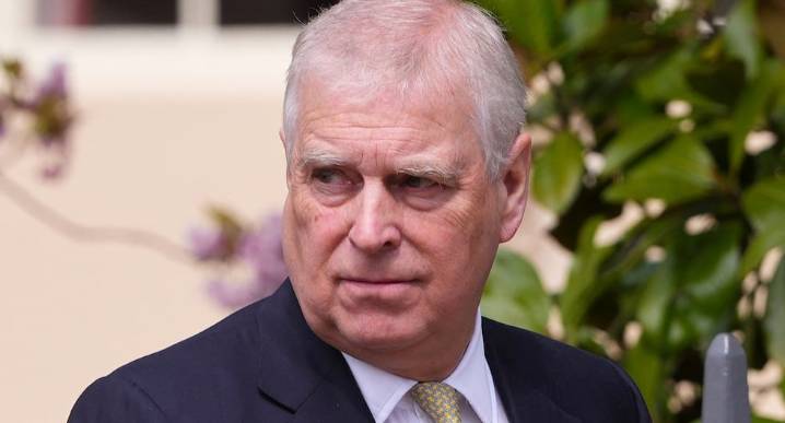 Príncipe Andrés de Inglaterra renuncia a todos sus títulos reales | Carlos III | Jeffrey Epstein 