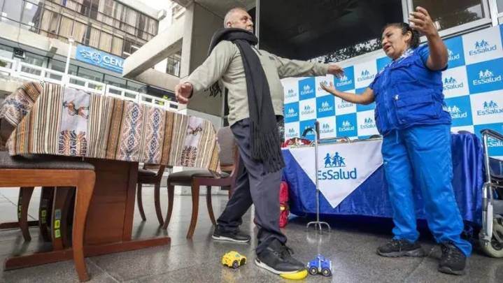 EsSalud: ¿cómo prevenir y actuar ante caídas, golpes y fracturas en adultos mayores?