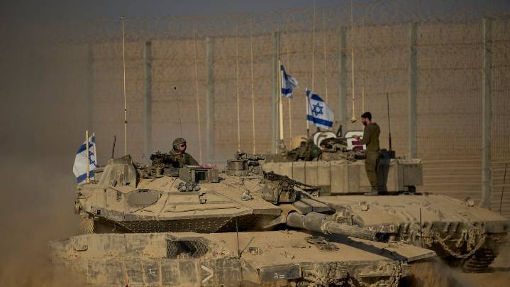 US envoys visit Israel to bolster truce, and Gaza militants hand over a hostage's remains