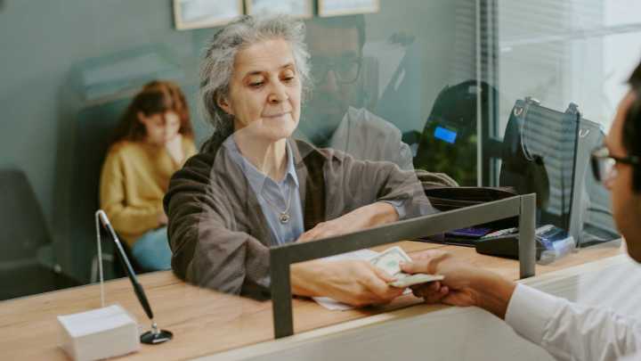 SAT: impuesto para quienes rebasen la cantidad límite en los depósitos de banco