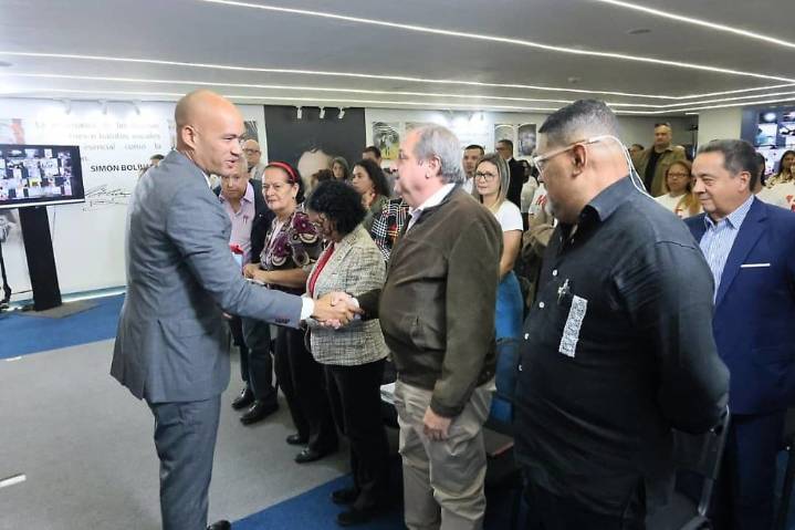 Ministerio de Educación inició debate sobre "impacto" de las tareas escolares