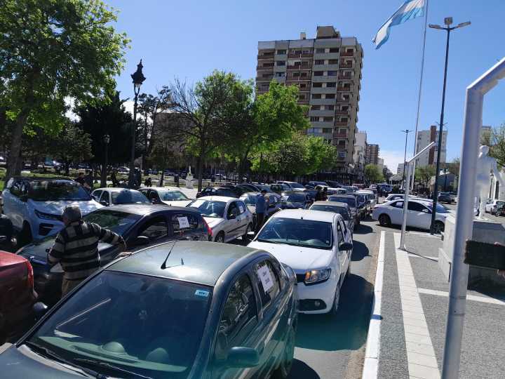 Los cupos y la antigüedad de los autos demoran la ordenanza para regular Uber en Santa Rosa