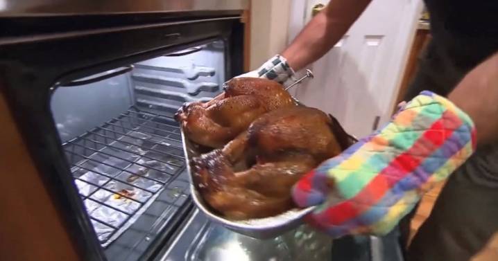 Cost of Thanksgiving meal up slightly: study