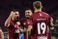 Dos a cero a Godoy Cruz. Lanús se conmovió por Russo, festejó a su recordman Laucha Acosta y se va puntero del Clausura a Chile
