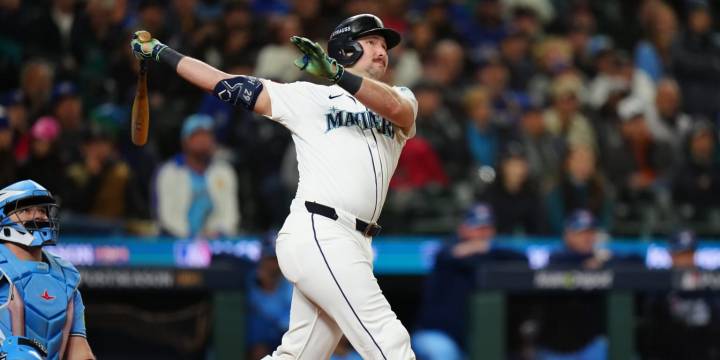 Cal Raleigh hits homer in ALCS Game 3, 63rd of 2025
