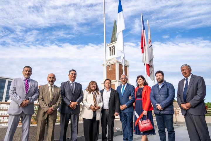 Gobierno del Maule realiza histórico izamiento de la bandera evangélica en su edificio institucional