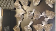 Detienen a presunto líder criminal con más de 290 dosis de droga y un arma en Venustiano Carra...