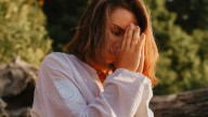 Respirar profundamente y suspirar si ayudaría a los pulmones, afirma estudio