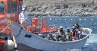 Llega a El Hierro un nuevo cayuco con 98 personas, entre ellas cuatro menores