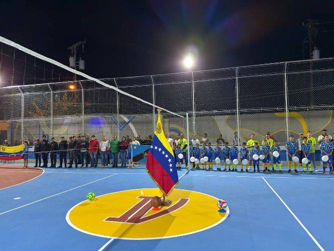 Entregaron rehabilitada cancha de usos múltiples del sector San Roque del municipio Andrés Mata