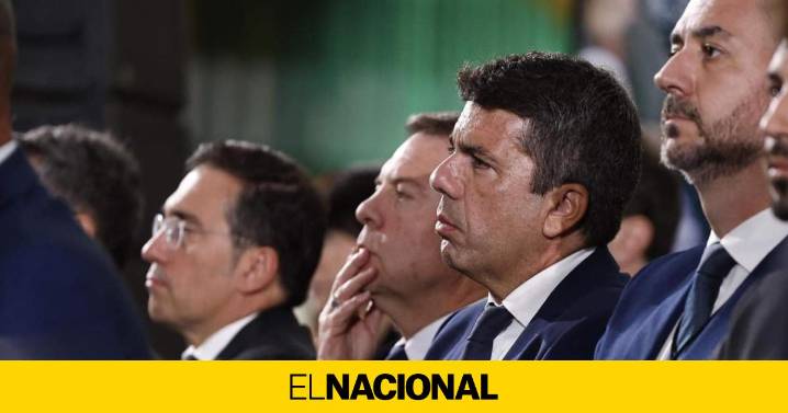 Gritos contra Mazón en el funeral por las víctimas de la DANA: "¡Asesino, cobarde!"