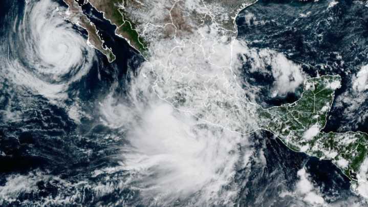 México avisa de la formación de la tormenta Raymond