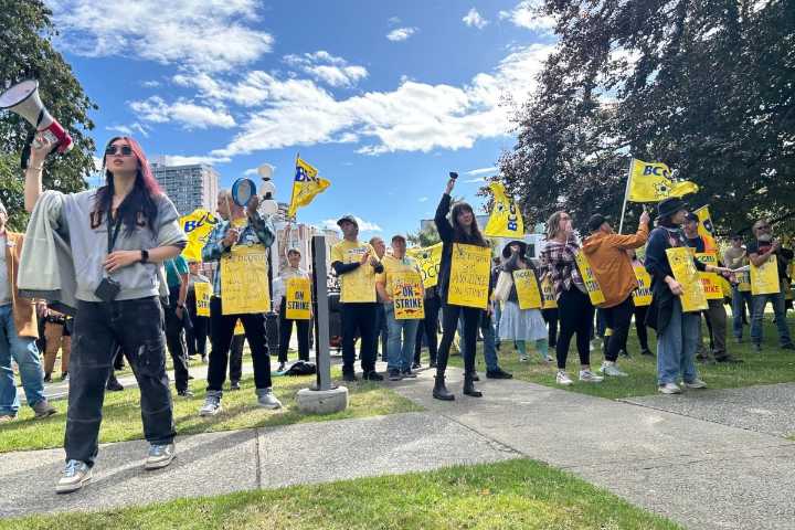 Striking public service unions balk at B.C.'s 4% offer, talks break down