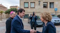 Mañueco acompaña a su Majestad la Reina Doña Sofía en la visita a las Edades del Hombre