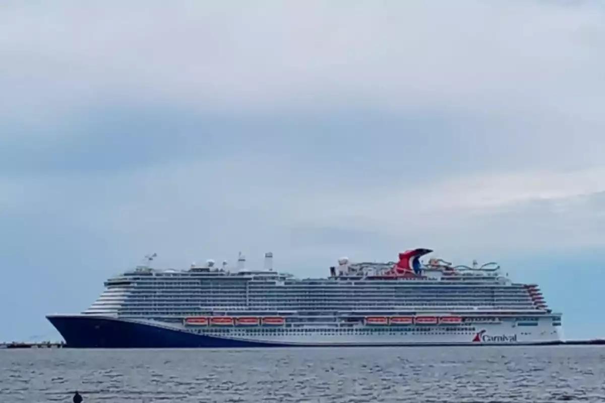 Mahahual recibe más de diez mil cruceristas; ¿es buena o mala noticia?