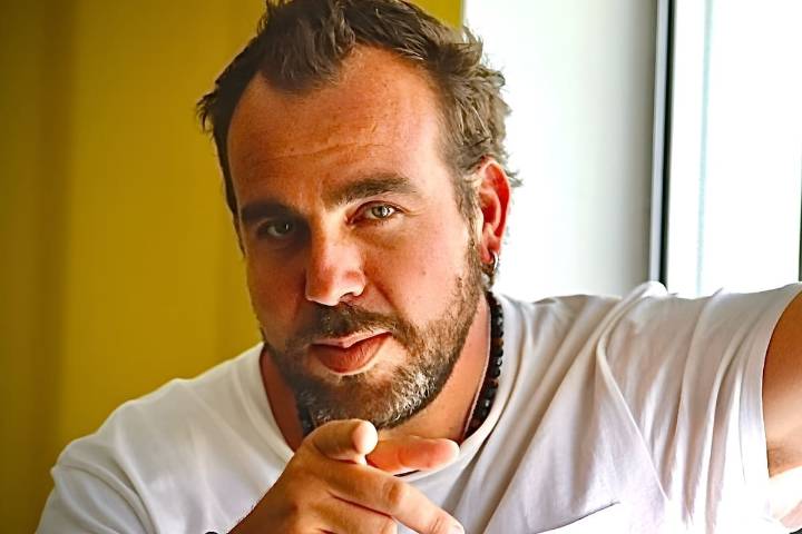 Kaminski da impactante giro laboral en medio de sus polémicas con Camila Andrade: reportan que firmó millonario contrato con empresa minera
