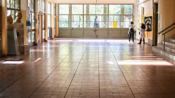 Clases normales en las escuelas y suspendidas en la UNSJ y preuniversitarios