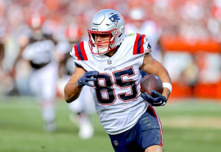 2025 Fantasy Football TE Rankings - Week 9 Start, Sit Tight Ends