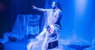Descubra La Noche Antes de los Bosques: un viaje a la Muestra Internacional Alternativa de Teatro de Manizales