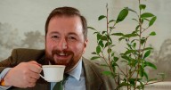 'Del Boy' who swindled luxury hotels into buying £500k of fake tea faces fresh legal bid
