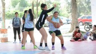 4th Mile suma triunfo sobre Pistonas en intenso partido de basquetbol femenil