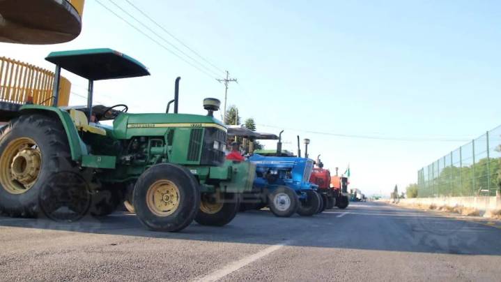 Liberan productores cuatro puntos carreteros en Celaya y la región