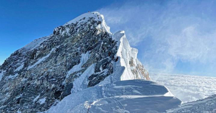 Mount Everest snowstorm traps almost 1,000 people as rescuers race to camps