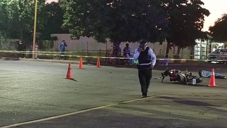 Muere motociclista tras chocar contra un vehículo en el bulevar Agricultores, en Culiacán