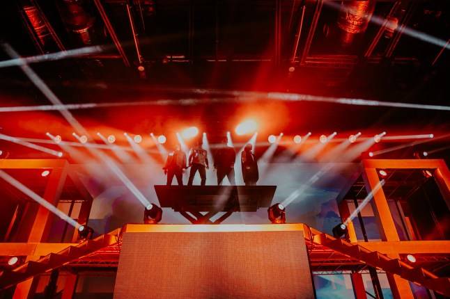 Fans convinced chart-topping 2010s boyband are in secret feud
