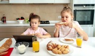 ¿Es compatible ver la televisión y comer?