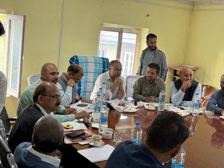 Director Agriculture Kashmir Reviews Expenditure under HADP, JKCIP and CSS in Pulwama