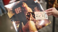 Taylor Swift establece nuevo récord de unidades de álbumes en la primera semana, con docenas de lanzamientos ‘exclusivos’ que ayudan