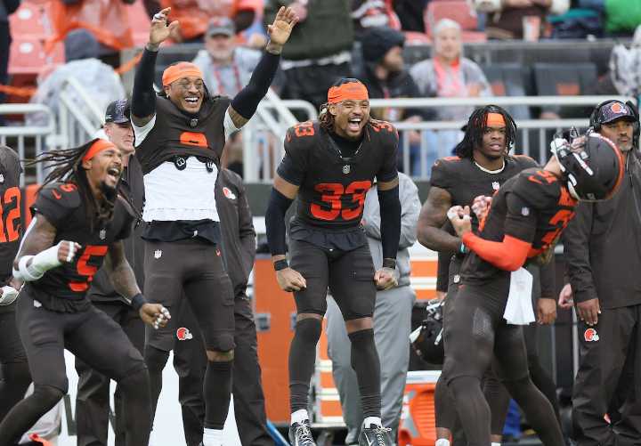 Talk Browns-Dolphins live at 8 p.m. on Sunday