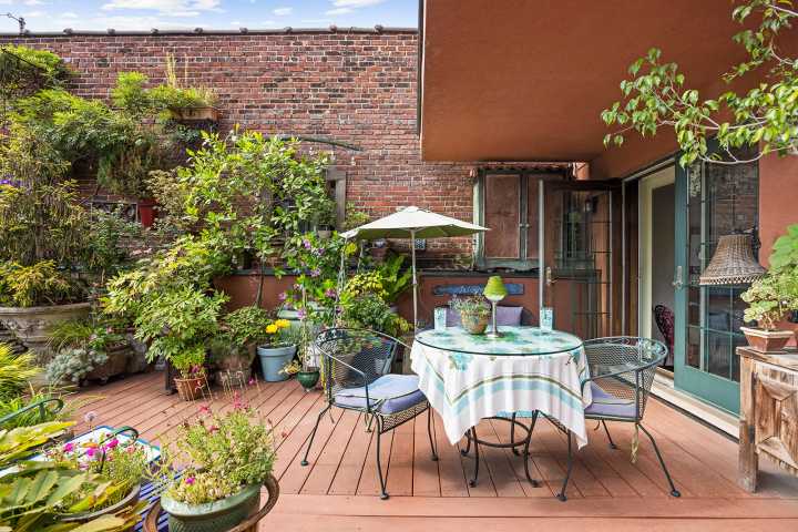 For $950K, a condo with a terrace that puts the ‘green’ in Greenpoint