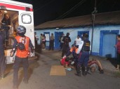 Dos motociclistas resultan heridos tras impactar contra poste en La Sabanita