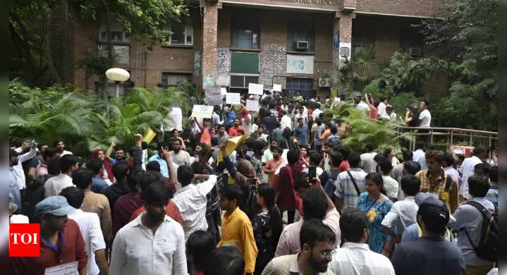 JNU clash: 28 student union members detained, 6 cops hurt during protest against ABVP