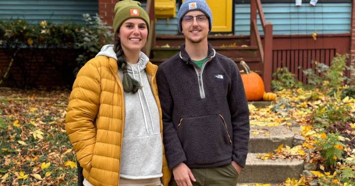 Milwaukee homeowners choose between city leaf collection and natural composting methods