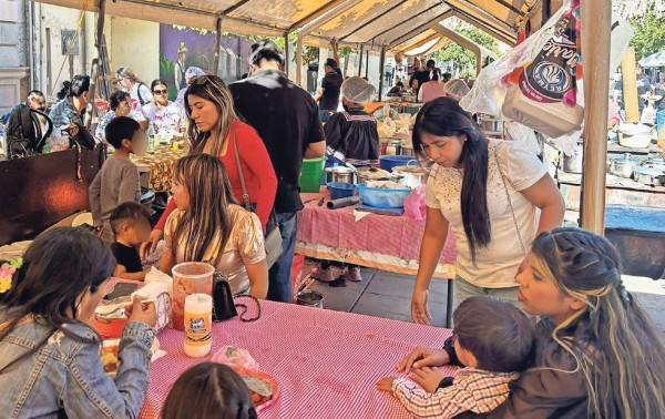 Invitan a saborear la tradición en mercadito