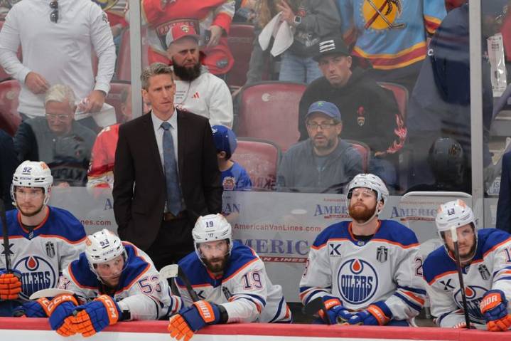 Oilers coach Kris Knoblauch signs 3