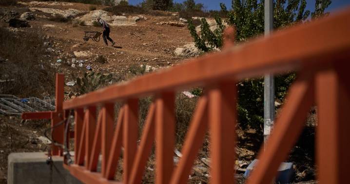 Israel has erected nearly 1,000 barriers in the West Bank during the war in Gaza, group says