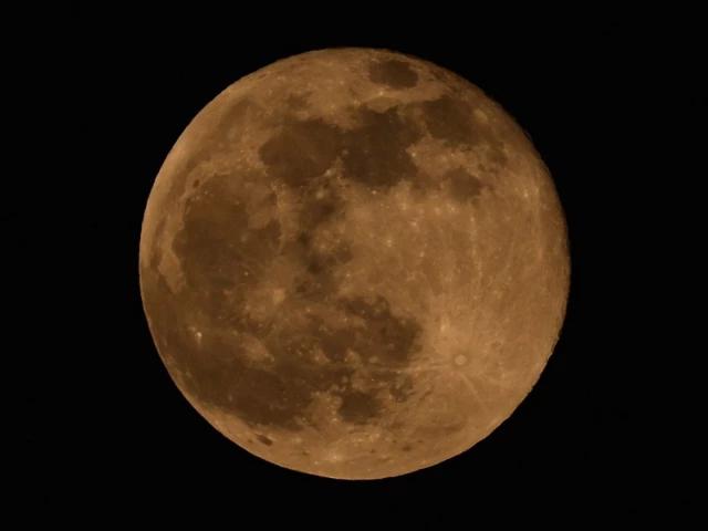Stops and stare as 2025's first supermoon lights up the sky