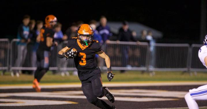 Owen Yorke runs wild, goes for five touchdowns to help Wheaton Warrenville South over St. Charles North