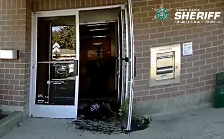 Suspect arrested after using flowerpot to break into Spokane Valley bank