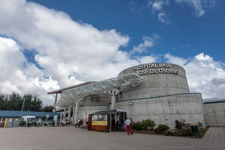 Videos filtrados cambian rumbo de caso de torturas: revocan prisión preventiva a exfuncionarios acusados de agresión a compañero en Hospital de Osorno