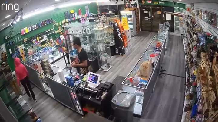 Police search for crook who stole $700 in merchandise from SW Miami