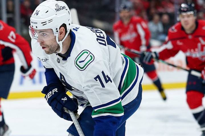 Canucks score 3 first-period goals, hang on to trip Capitals 4