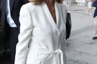 Isabel Preysler rescata los vaqueros joya justo a tiempo para las cenas y fiestas (de Navidad)
