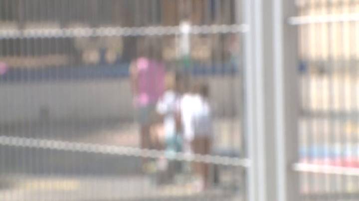 Los padres de una niña de 5 años denuncian que está siendo víctima de acoso escolar: "Los agresores le doblan la edad"