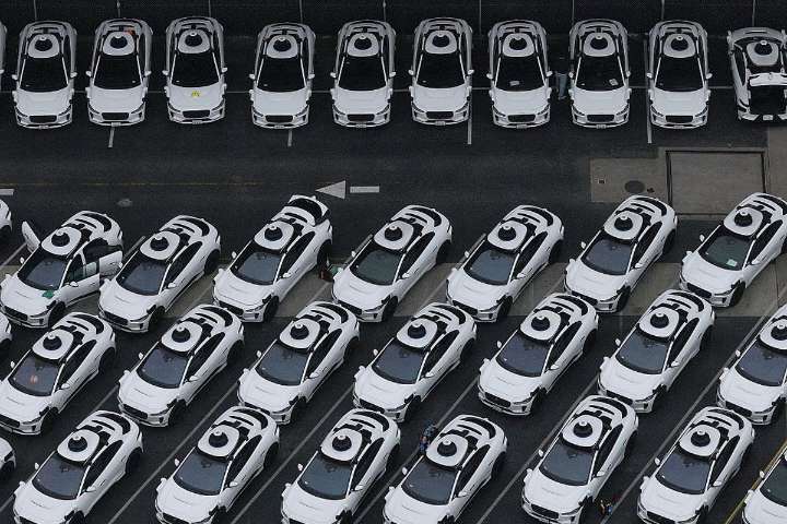 Waymo to launch driverless taxis in London next year