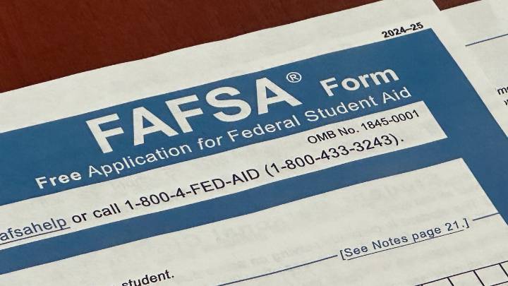 Families and students get help in filing for financial aid